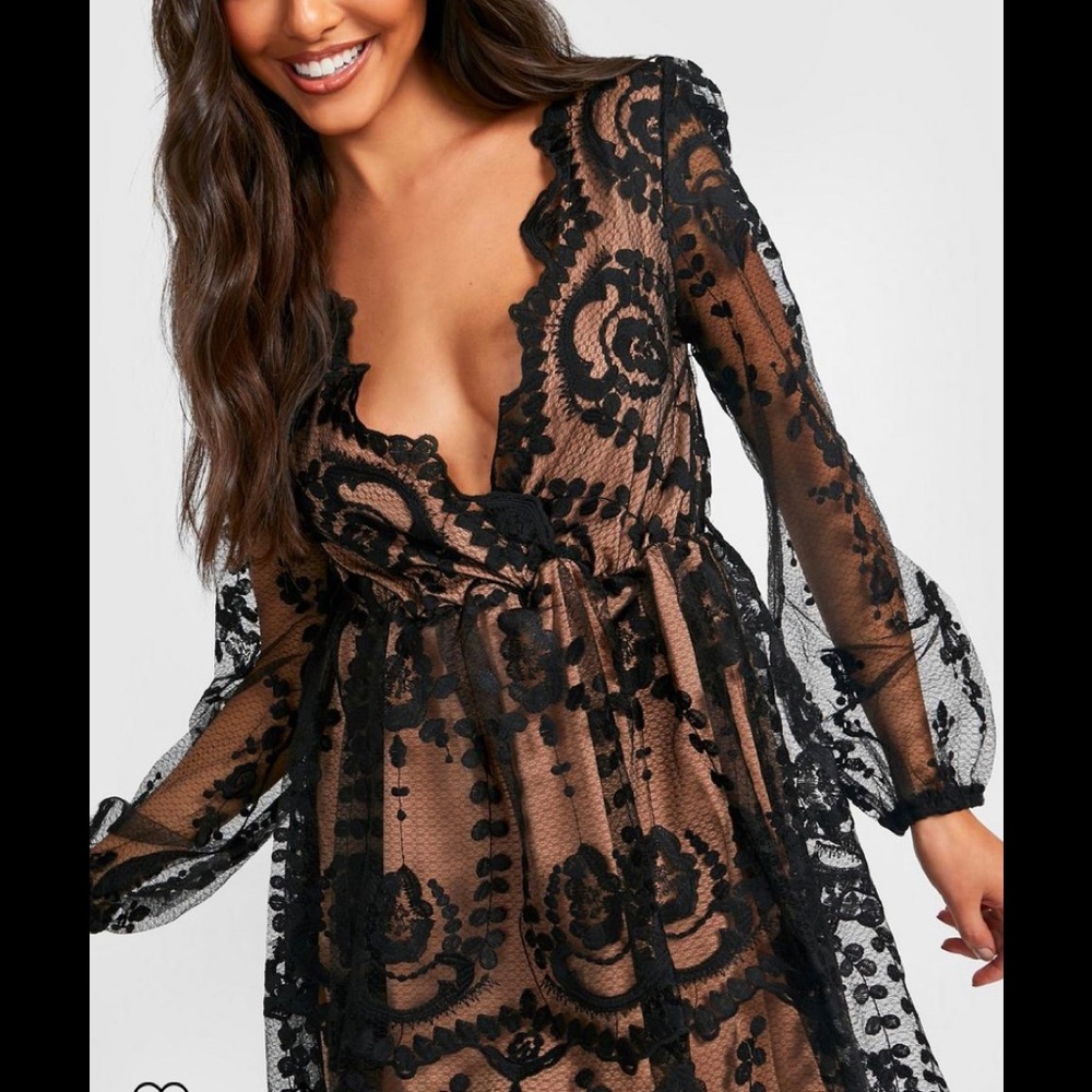 Petite lace skater dress NEW💫
